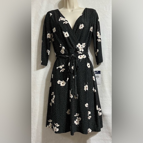 Chaps Dresses & Skirts - Chaps NWT woman’s quarter sleeve floral mini dress size M